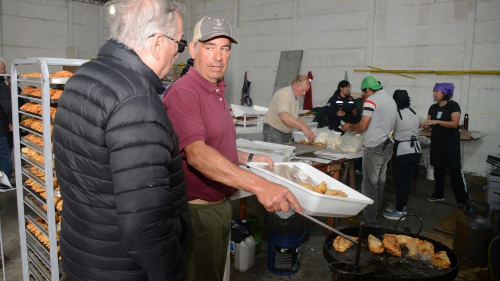 El Intendente Lunghi visitó Gardey y Vela, participando de sus fiestas populares
