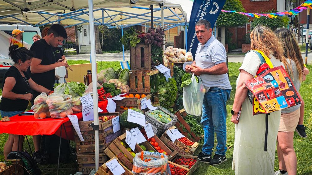 El Mercado Alimenticio Barrial tuvo su escala en el barrio 21 de abril