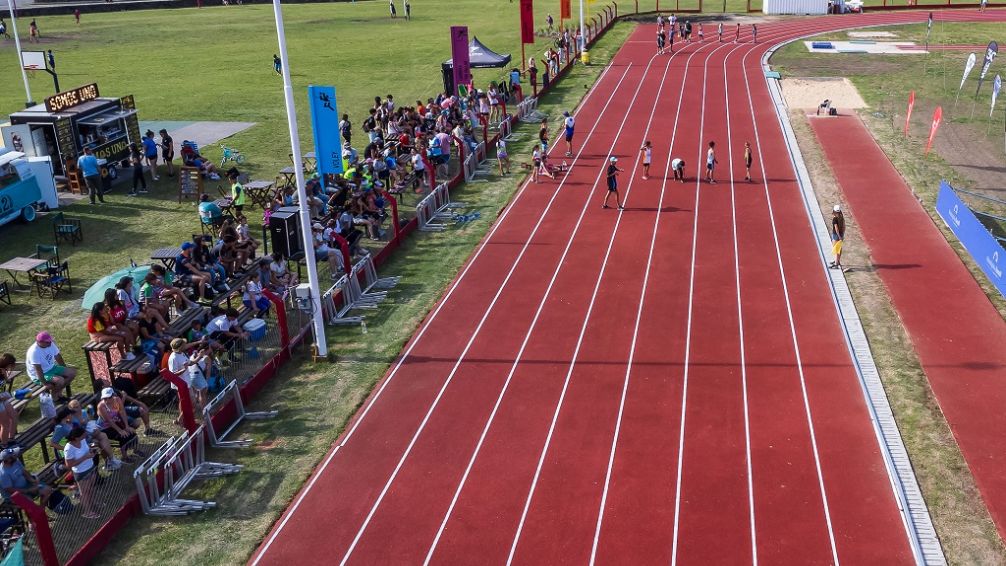 Tandil ya cuenta con una pista de atletismo sintética en el Polideportivo Municipal