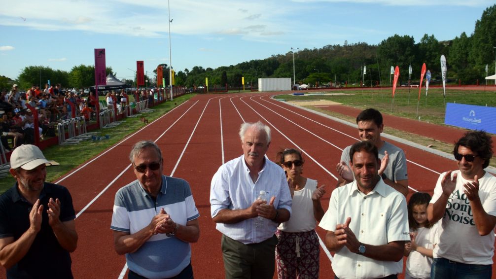 Tandil ya cuenta con una pista de atletismo sintética en el Polideportivo Municipal