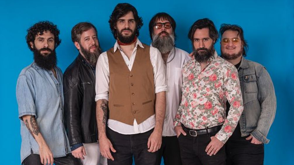 Los Tabaleros presentan todo su folklore psicodélico y revolucionario en Tandil