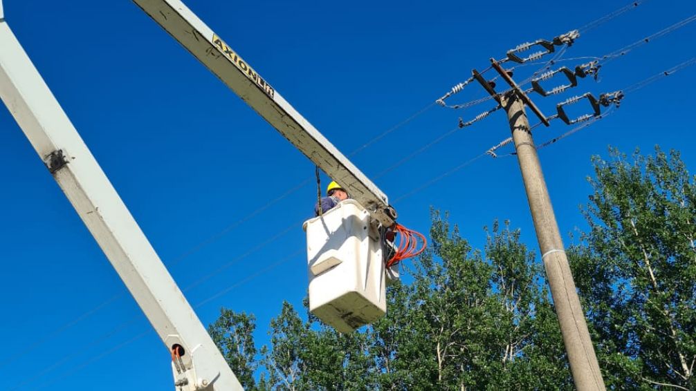 Por los cortes de luz, La Usina realizó trabajos en Cerro Leones
