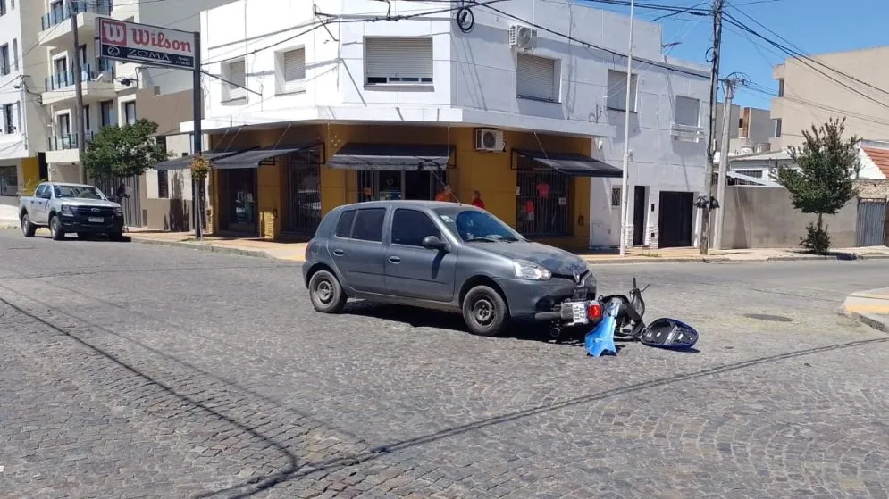 Choque en 25 de Mayo y 14 de Julio: una persona traslada al Hospital