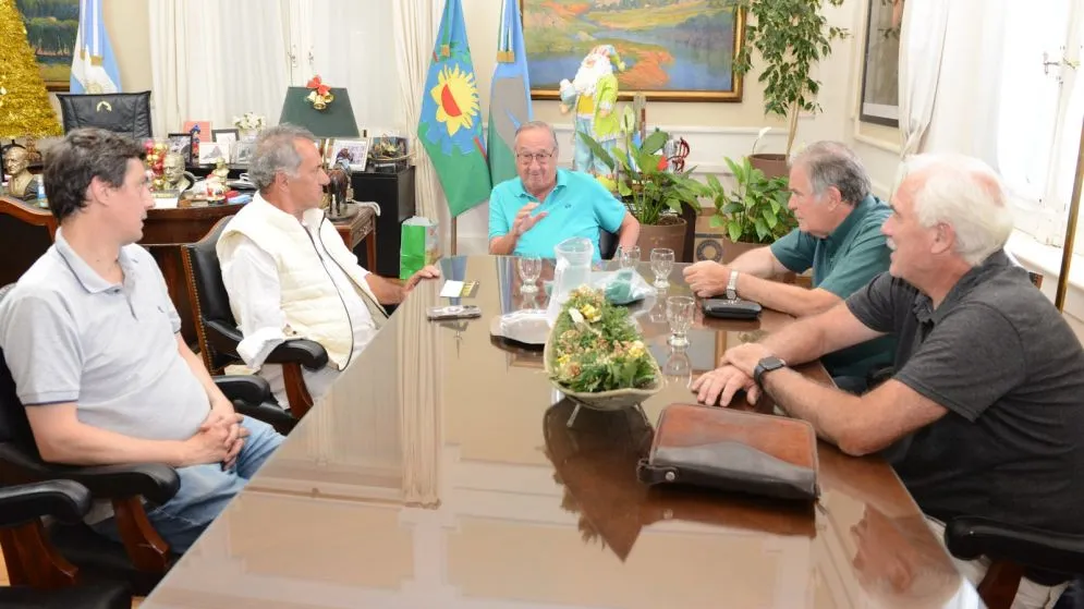 El intendente Lunghi recibió a Daniel Scioli en su despacho
