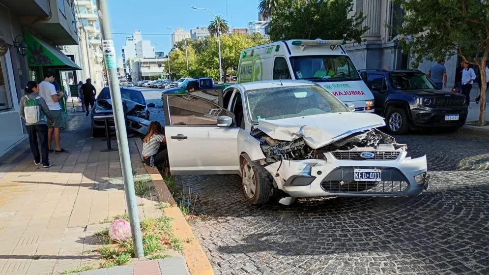 Una mujer hospitalizada tras choque en Belgrano y Chacabuco