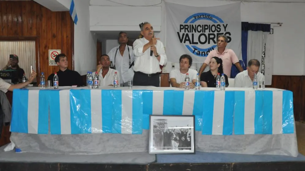 Guillermo Moreno estuvo en Tandil y encabezó un acto en el Club Gimnasia