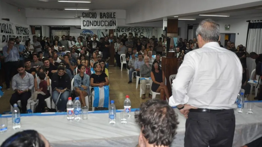 Guillermo Moreno estuvo en Tandil y encabezó un acto en el Club Gimnasia