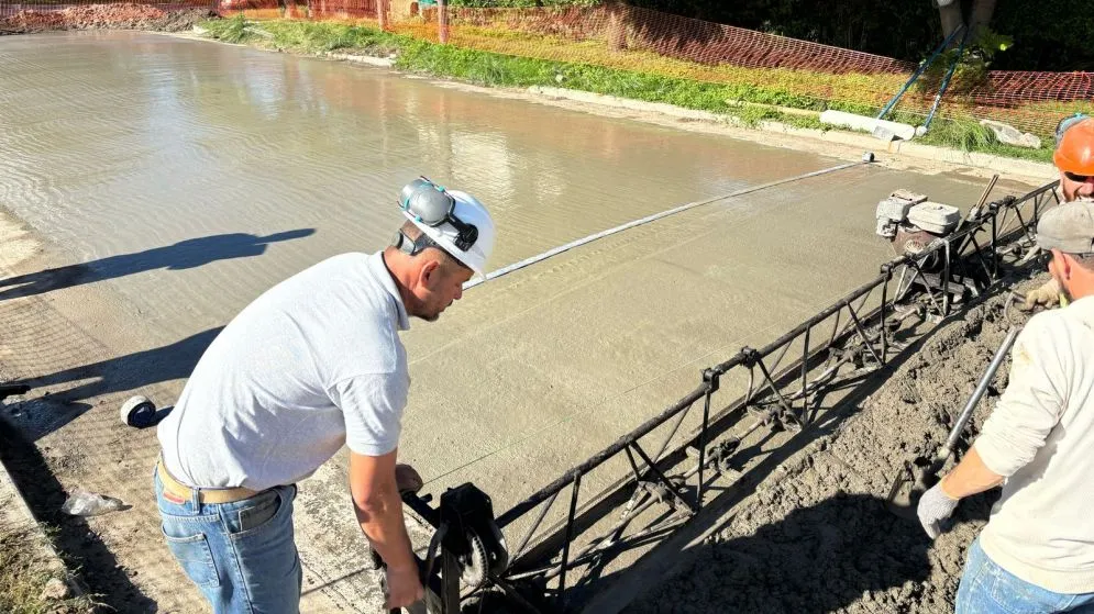 Lunghi supervisó el inició de las obras de una nueva etapa del plan de pavimentación