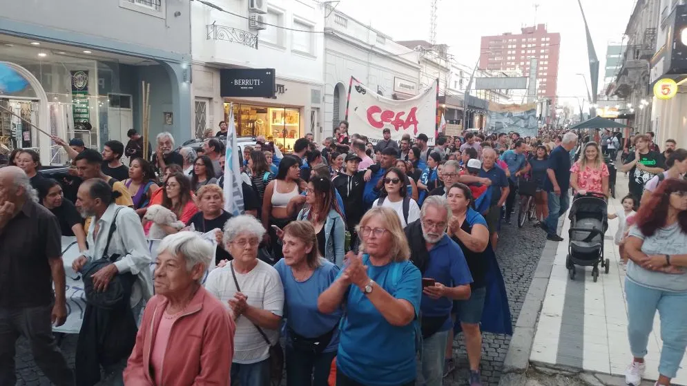 La marcha de los jubilados tuvo su réplica en Tandil