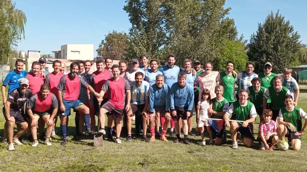 Integrantes de los equipos del certamen con el que se rindió homenaje al actor Pedro Baldovino.