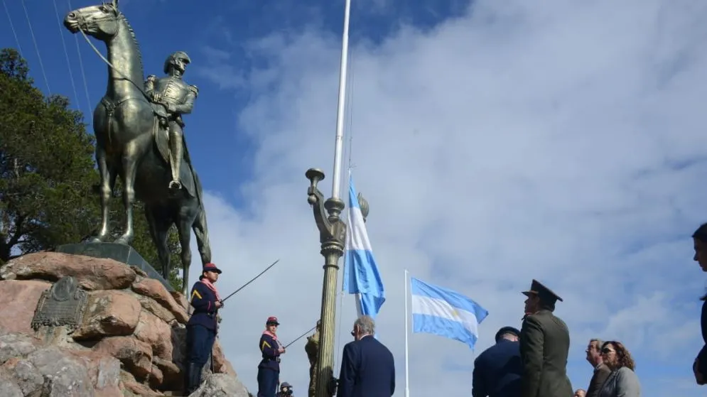 Se realizó el acto oficial por el 202º aniversario de Tandil