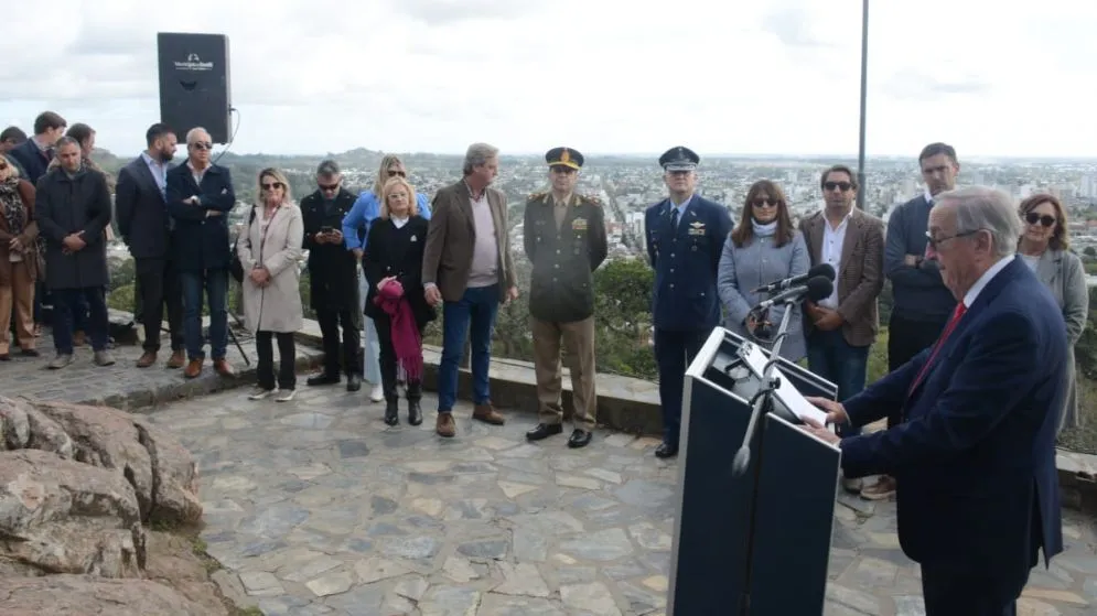 Se realizó el acto oficial por el 202º aniversario de Tandil