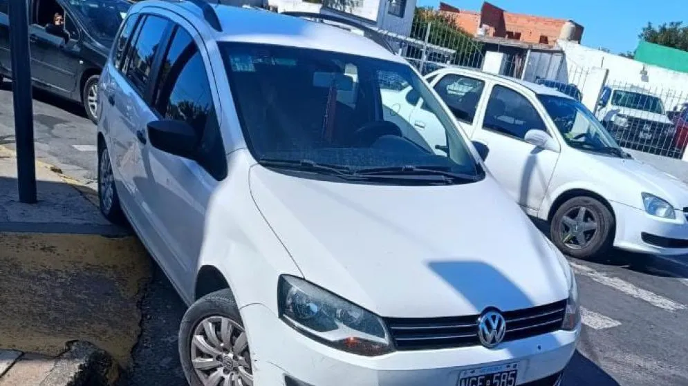 Choque entre moto y automóvil en Av. Falucho y Av. Buzón