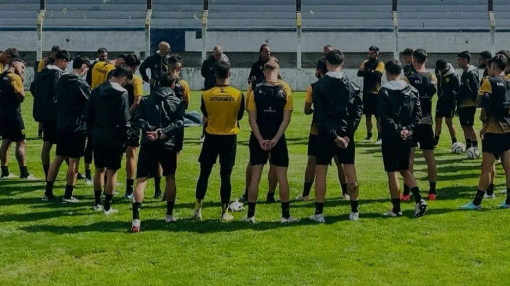 Santamarina busca su primer triunfo en casa frente al líder Deportivo Rincón