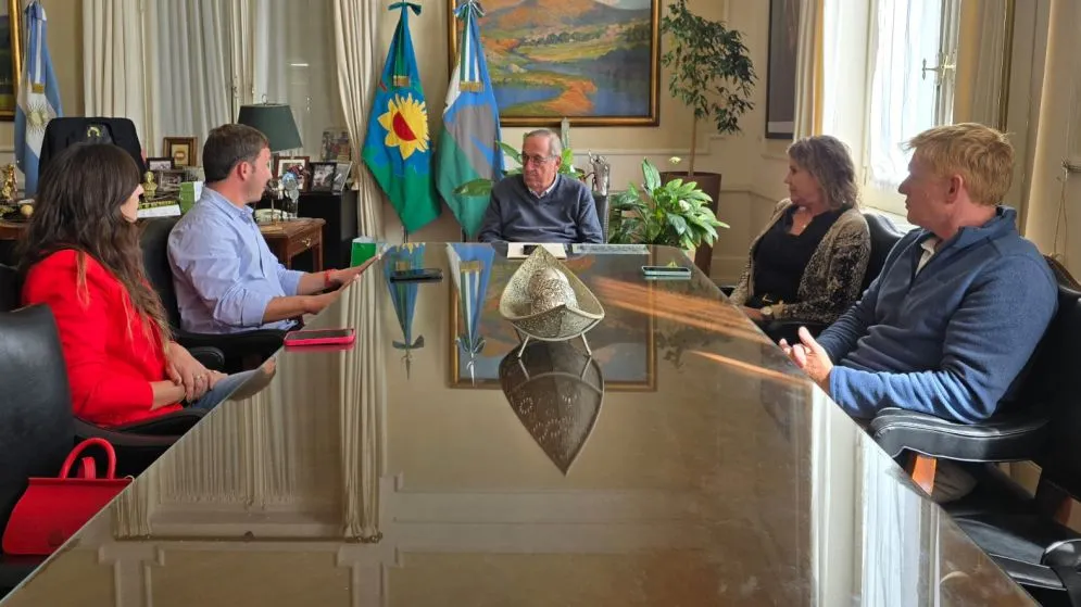 Miguel Lunghi se reunió con representantes de una empresa que se radicará en la ciudad 