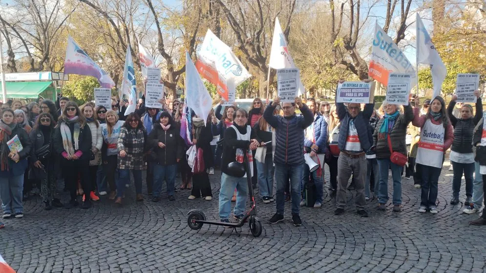Docentes de SUTEBA llevaron sus reclamos al Ministerio de Trabajo y ANSES