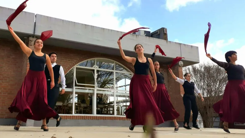 El Ballet de Danzas Argentinas de la UNICEN, en el "Ciclo InEstable"