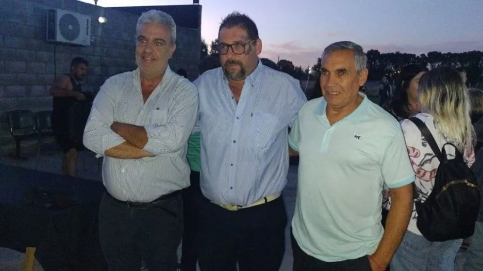 Javier Brazola, Pedro Capelluti y Walter Villarruel, cuando asumieron en Santamarina. Los dos últimos ya renunciaron a la CD.