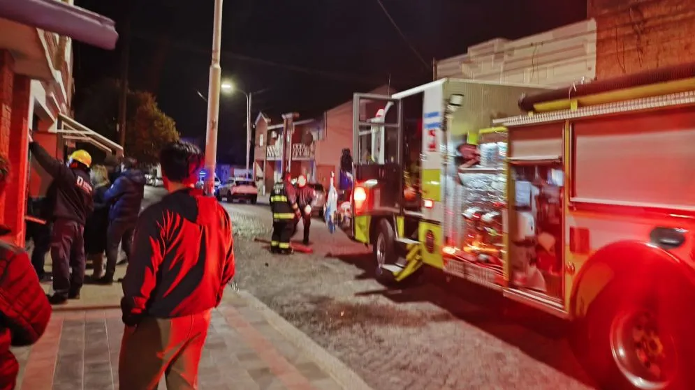 Bomberos controlaron un incendio en una vivienda de calle 14 de Julio