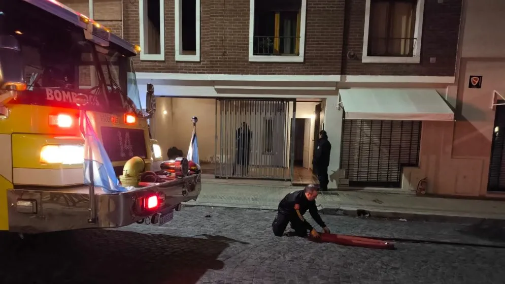 Bomberos controlaron un incendio en una vivienda de calle 14 de Julio