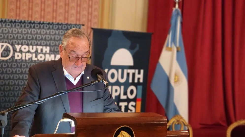 Ante jóvenes de todo el país, Lunghi los instó a desarrollar el "pensamiento crítico"