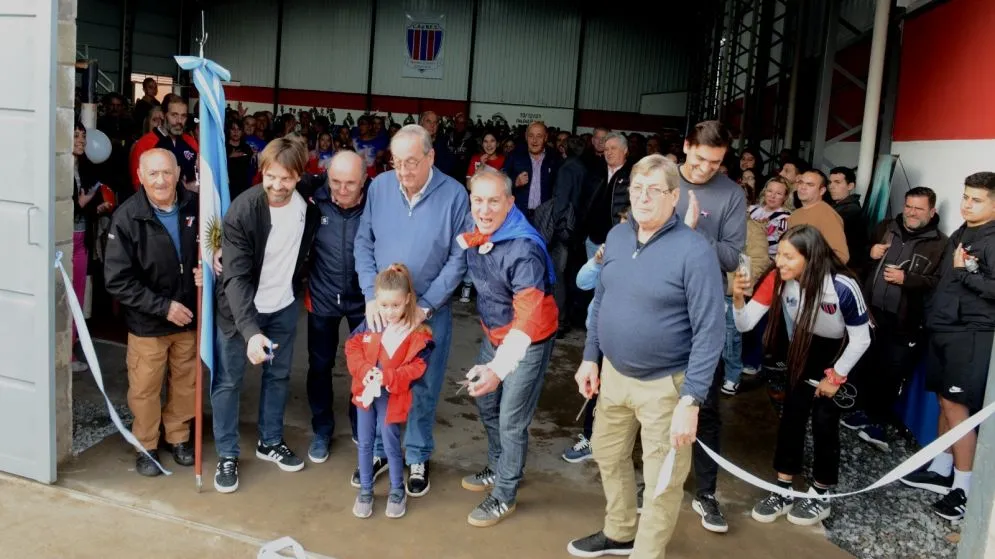 Ferro festejó su aniversario con un gran acto en su Polideportivo