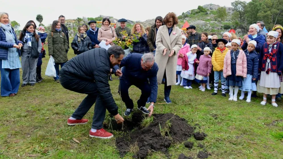 Se inauguró el Paseo de los Vascos en La Movediza