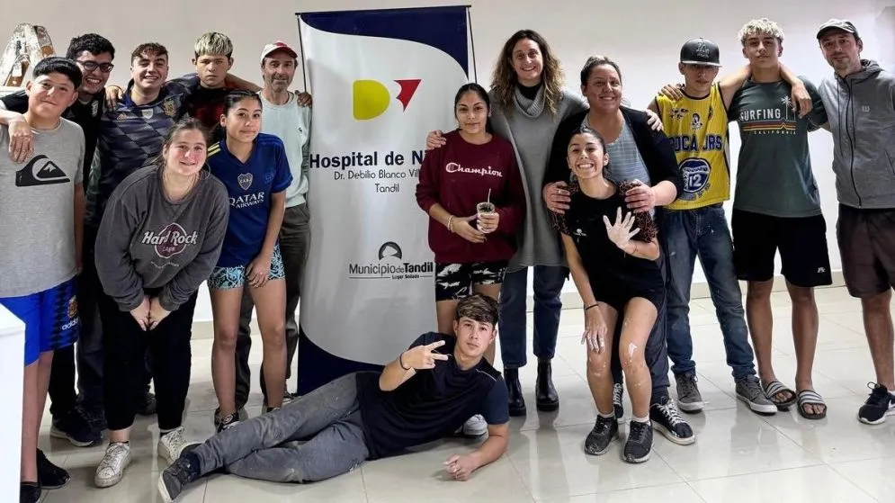 Jóvenes de Iglesia de Movediza pintaron el SUM del Hospital de Niños