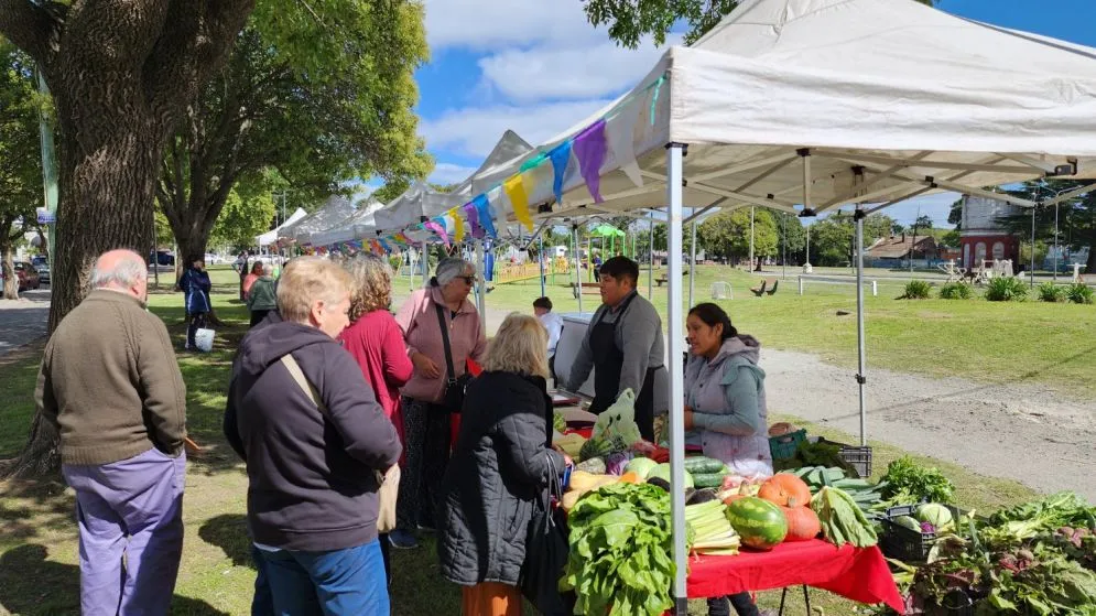 Con nuevos productos, el Mercado Alimenticio Barrial va a la estación de trenes 