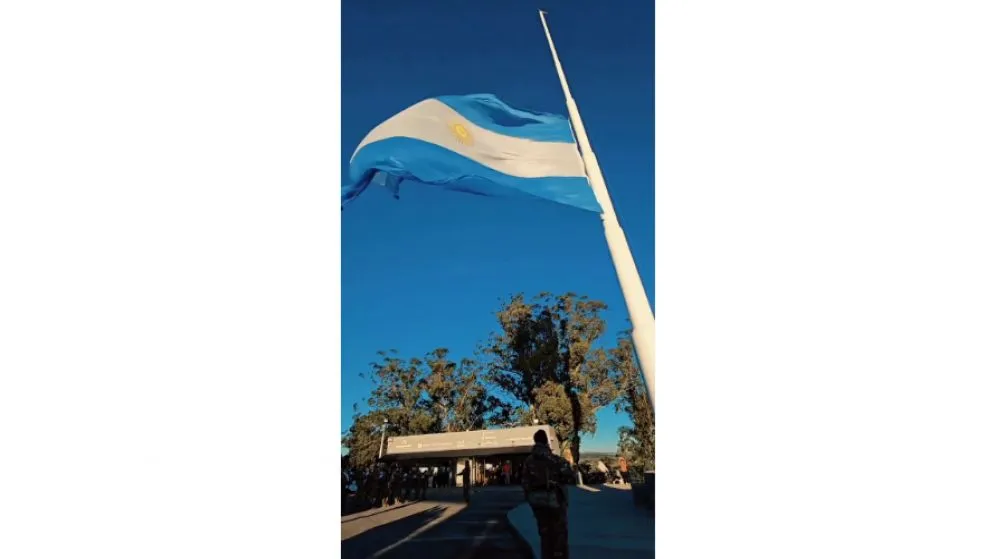 Tandil honró a la bandera desde lo más alto