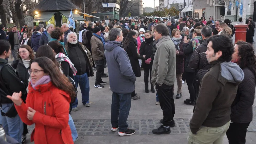 Firmas y movilización en Tandil para exigir una ley de financiamiento universitario