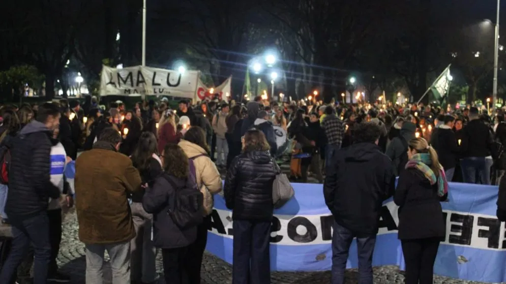 Firmas y movilización en Tandil para exigir una ley de financiamiento universitario