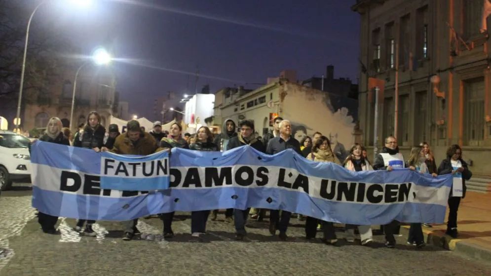 Firmas y movilización en Tandil para exigir una ley de financiamiento universitario