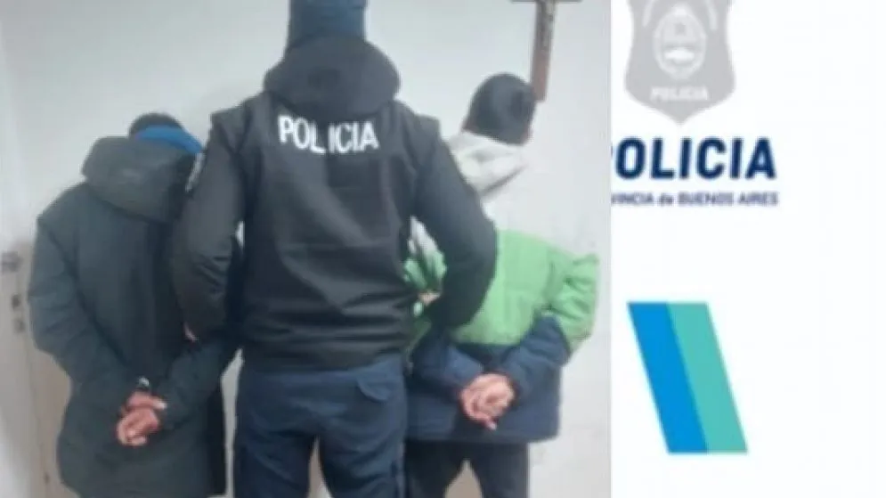 Dos jóvenes fueron aprehendidos tras cometer un robo con un martillo en plena vía pública
