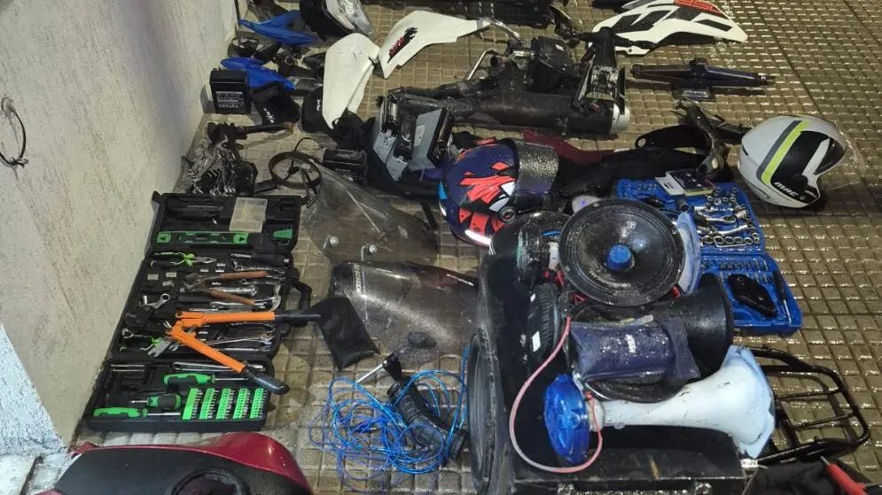 Recuperan motos robadas y secuestran autopartes en un operativo policial