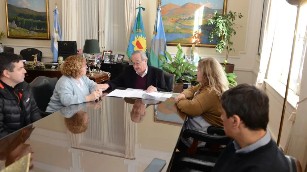 Se firmó el contrato para el comienzo de las obras de reforma y refacción en la escuela primaria 21