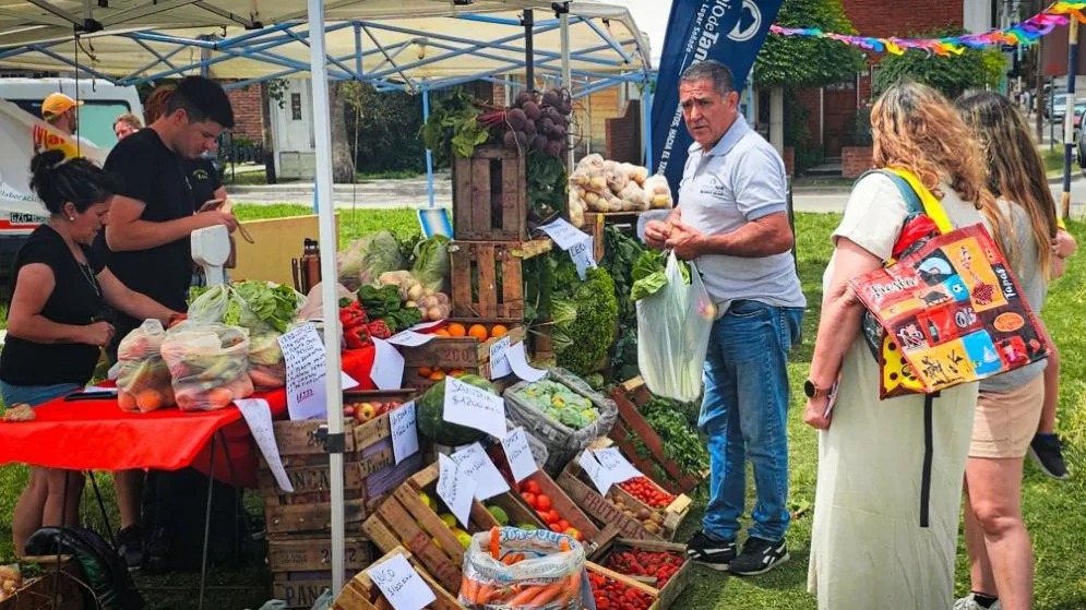 El Mercado Alimenticio Barrial vuelve a la estación de trenes con más productos locales