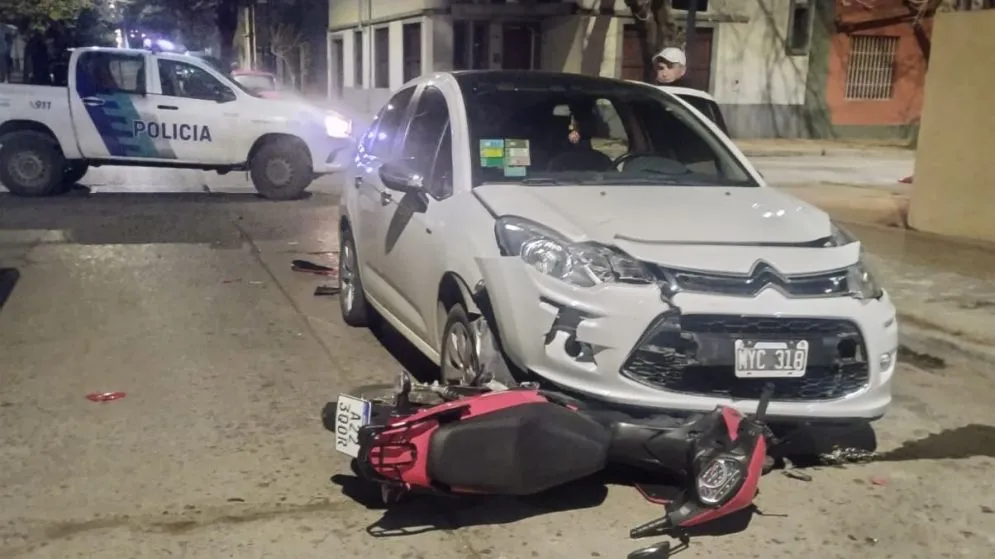 Una motociclista fue trasladada al Hospital tras un accidente en Duffau y Ameghino
