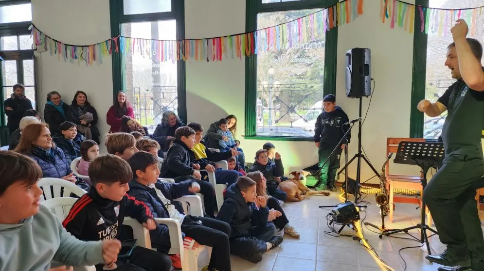 Vacaciones de invierno: En el Centro Cultural de Gardey hubo música y circo 