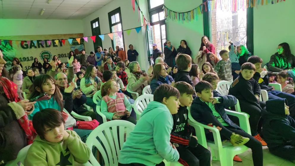 Vacaciones de invierno: En el Centro Cultural de Gardey hubo música y circo 