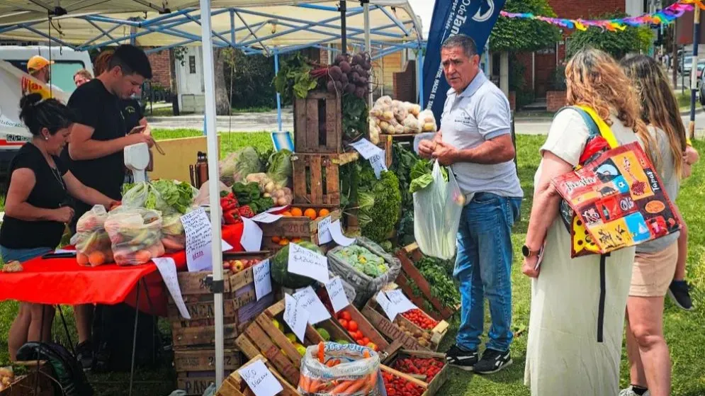 El Mercado Alimenticio Barrial vuelve a la estación de trenes con más productos locales