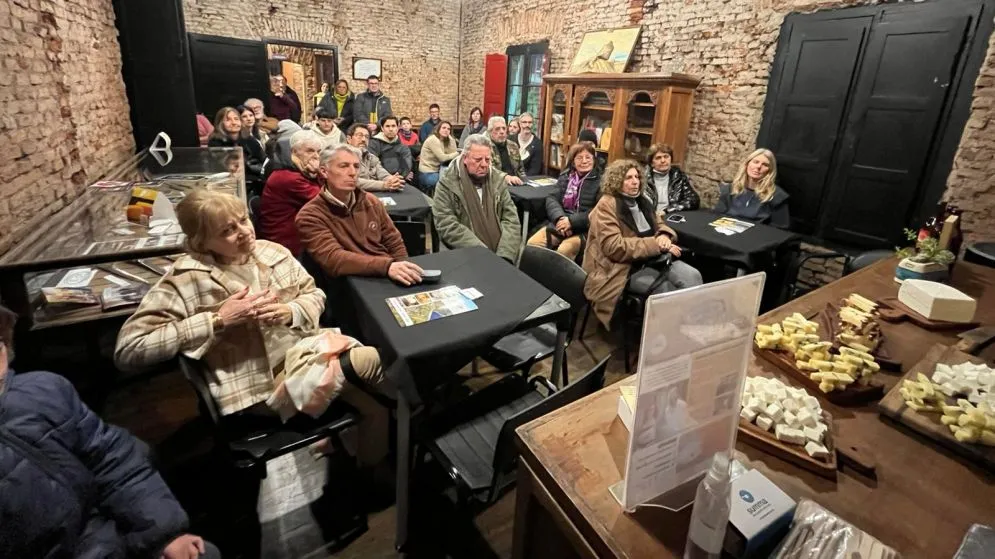"Quesos que cuentan historias": una nueva noche de sabores, historias y encuentro