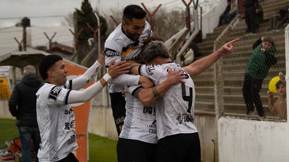 El plantel de Santamarina denunció que atraviesan una crítica situación económica