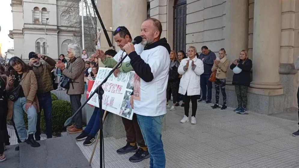 "Nos arruinó la vida": el desgarrador pedido de justicia del padre de Milagros Quenaipe