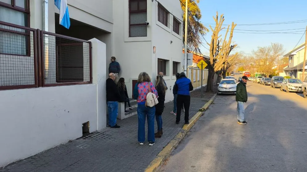 El inicio de los comicios estuvo retrasado por diversos inconvenientes