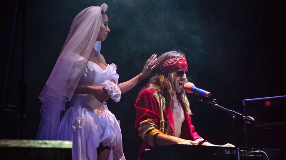 Attitude: "Es un viaje en el tiempo a la época dorada de Guns N' Roses"