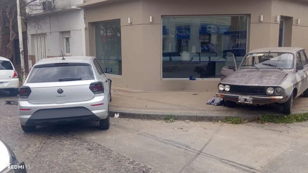 Choque en 14 de Julio y Sarmiento: un hombre fue trasladado al hospital