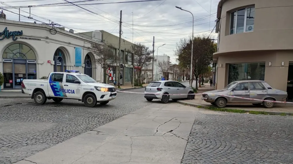 Choque en 14 de Julio y Sarmiento: un hombre fue trasladado al hospital