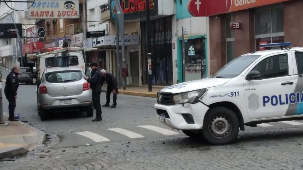Choque en Rodríguez y Sarmiento: una mujer fue trasladada al hospital