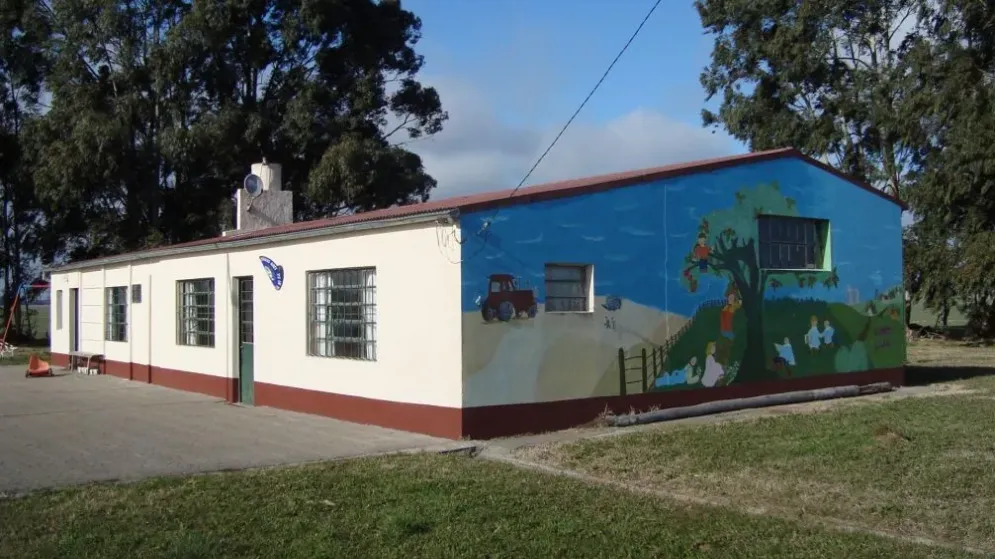 Comenzaron las obras de reparación del techo de la Escuela 64 del paraje La Patria